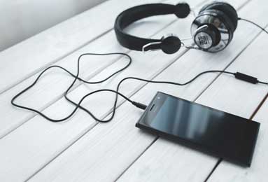 杨瀚森开拓者首秀亮眼 数据全面得分上双