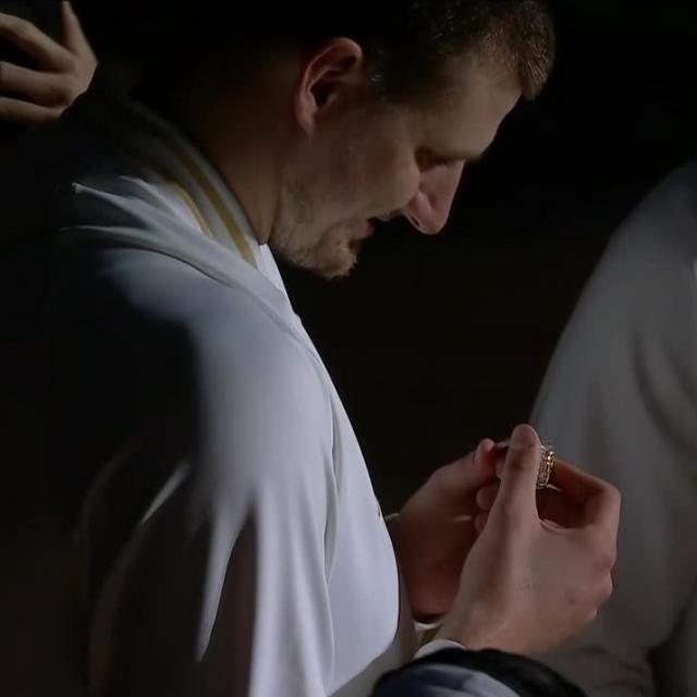 百家乐游戏网站-轻描淡写大三双！约基奇领完戒指带队再胜湖人